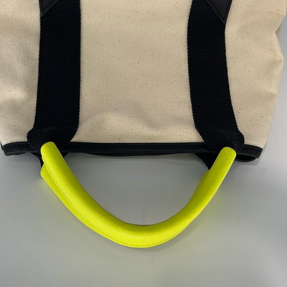 EUC India Hicks Baby Biscayne Bay Canvas & Leather Bag in Sand and Black Combo - Picture 10 of 13